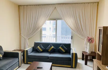 شقة - غرفة نوم - 2 حمامات للايجار في شارع التعاون - التعاون - الشارقة