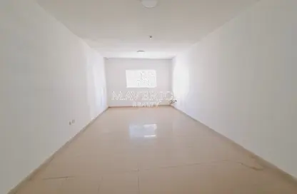 Empty Room image for: Apartment - 2 Bedrooms - 2 Bathrooms for rent in Al Hafeet Tower - Al Khan - Sharjah, Image 1