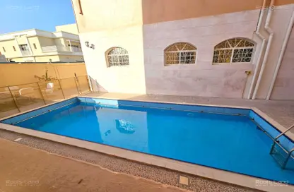 صورة لـ حوض سباحة فيلا - 5 غرف نوم - 6 حمامات للايجار في فلل ام سقيم 2 - أم سقيم 2 - أم سقيم - دبي ، صورة رقم 1