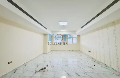 شقة - 3 غرف نوم - 4 حمامات للايجار في بيدا بن عمار - عشارج - العين شقة - 3 غرف نوم - 4 حمامات للايجار في بيدا بن عمار - عشارج - العين