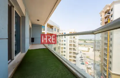 Apartment - 2 Bedrooms - 3 Bathrooms for sale in Mazaya 2 - Queue Point - Dubai Land - Dubai