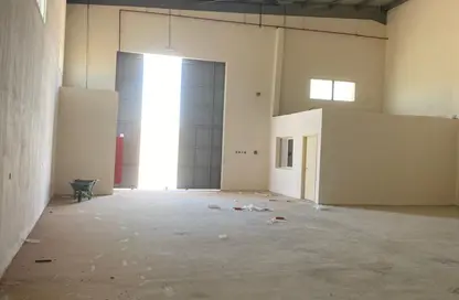 Warehouse - Studio - 1 Bathroom for rent in Umm Al Thuoob - Umm Al Quwain