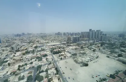 شقة - 2 غرف نوم - 4 حمامات للبيع في برج الكورنيش - الرميلة - عجمان
