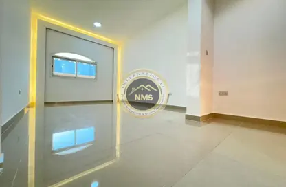 Apartment - Studio - 1 Bathroom for rent in Al Mushrif Villas - Al Mushrif - Abu Dhabi