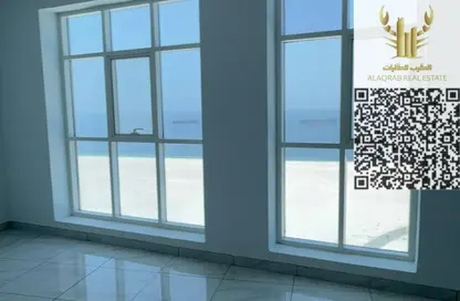 شقة - 3 غرف نوم - 2 حمامات للايجار في برج الكورنيش - طريق كورنيش عجمان - عجمان