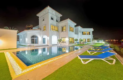 Pool image for: Villa - 6 Bedrooms - 7 Bathrooms for rent in Signature Villas Frond A - Signature Villas - Palm Jumeirah - Dubai, Image 1