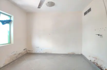 Empty Room image for: Apartment - 1 Bathroom for rent in Fire Station Road - Muwaileh - Sharjah, Image 1