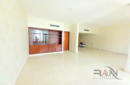Apartment - 3 Bedrooms - 3 Bathrooms for rent in Al Khaili Tower - Khalifa Street - Abu Dhabi