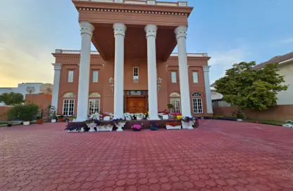 Villa - 6 Bedrooms - 7+ Bathrooms for rent in Jumeirah 2 - Jumeirah - Dubai