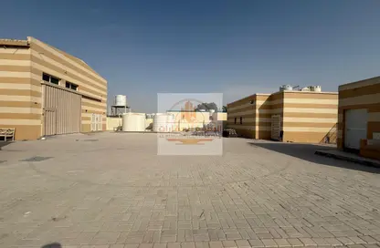 سكن عمال - استوديو - 8 حمامات للايجار في آلصجعه - الشارقة