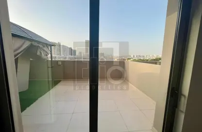 شقة - غرفة نوم - 2 حمامات للايجار في شرق 40 - الفرجان - دبي