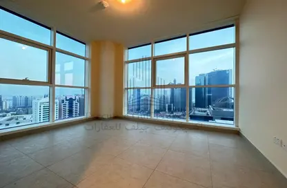 شقة - 3 غرف نوم - 5 حمامات للايجار في برج بيزنس سنتر - شارع حمدان - أبوظبي