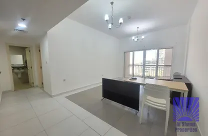 شقة - غرفة نوم - 2 حمامات للايجار في ساندهيرست هاوس - الضاحية 10 - قرية الجميرا سركل - دبي