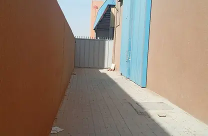 Warehouse - Studio - 1 Bathroom for rent in Umm Dir - Umm Al Quwain