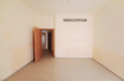 صورة لـ غرفة فارغة شقة - 2 غرف نوم - 2 حمامات للايجار في طريق فاير ستاشن - مويلح - الشارقة ، صورة رقم 1