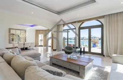 Villa - 4 Bedrooms - 5 Bathrooms for sale in Garden Homes Frond E - Garden Homes - Palm Jumeirah - Dubai