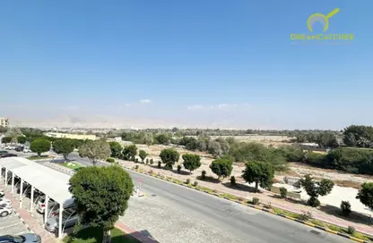 شقة - 2 غرف نوم - 2 حمامات للايجار في برج الياسمين - قرية الياسمين - رأس الخيمة