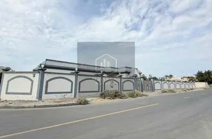 Villa - 4 Bedrooms - 6 Bathrooms for rent in Al Ghubaiba - Halwan - Sharjah