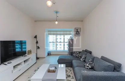 Living Room image for: Apartment - 1 Bedroom - 2 Bathrooms for sale in Elite Residence - Dubai Marina - Dubai, Image 1