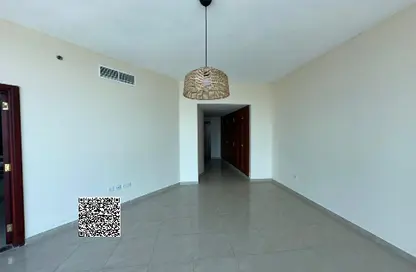 شقة - 2 غرف نوم - 3 حمامات للايجار في مساكن كورنيش عجمان - طريق كورنيش عجمان - عجمان