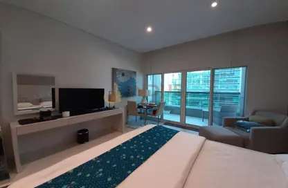 Living Room image for: Apartment - 1 Bathroom for rent in Damac Maison Cour Jardin - Business Bay - Dubai, Image 1
