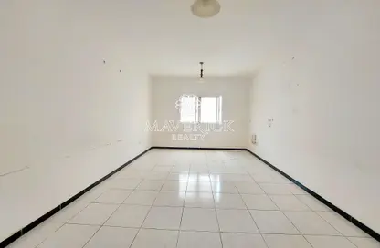 Empty Room image for: Apartment - 1 Bedroom - 1 Bathroom for rent in Ibtikar 1 - Al Majaz 2 - Al Majaz - Sharjah, Image 1