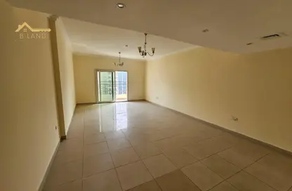 شقة - 3 غرف نوم - 4 حمامات للايجار في الند - القاسمية - الشارقة شقة - 3 غرف نوم - 4 حمامات للايجار في الند - القاسمية - الشارقة