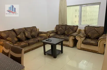 Living Room image for: Apartment - 1 Bedroom - 2 Bathrooms for rent in Al Khan - Sharjah, Image 1
