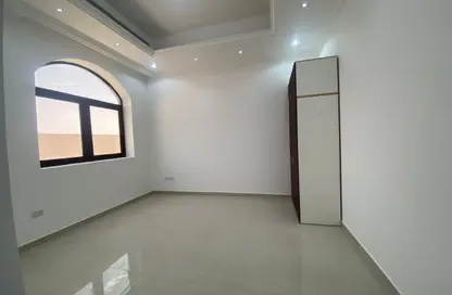 Apartment - Studio - 1 Bathroom for rent in Shakhbout City - Abu Dhabi