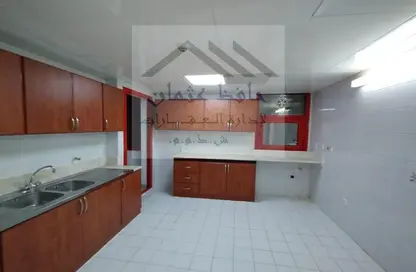 Apartment - 2 Bedrooms - 2 Bathrooms for rent in Cornich Al Khalidiya - Al Khalidiya - Abu Dhabi
