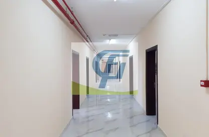 سكن عمال - استوديو - 8 حمامات للايجار في م-40 - مصفح الصناعية - مصفح - أبوظبي