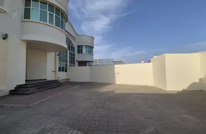 Apartment - 4 Bedrooms - 5 Bathrooms for rent in Al Habooy - Al Markhaniya - Al Ain