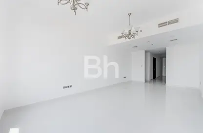 شقة - غرفة نوم - 2 حمامات للايجار في بناية تريو - البرشاء 1 - البرشاء - دبي