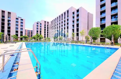 شقة - 2 غرف نوم - 3 حمامات للايجار في الطراز - حي نسيج - الجادة - الشارقة