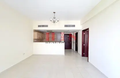 شقة - غرفة نوم - 2 حمامات للبيع في X20 - طراز إنجليزي - المدينة الدولية - دبي