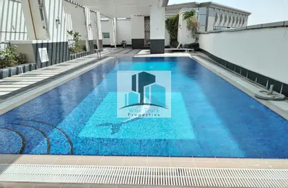 صورة لـ حوض سباحة شقة - غرفة نوم - 2 حمامات للايجار في برج الريان - دانة بو ظبي - أبوظبي ، صورة رقم 1