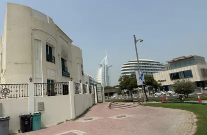 Villa - Studio - 7 Bathrooms for rent in Jumeirah - Dubai