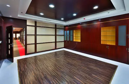 Office Space - Studio - 1 Bathroom for rent in Crescent Towers - Al Khalidiya - Abu Dhabi