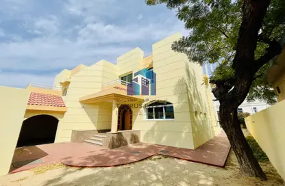 Villa - 4 Bedrooms - 5 Bathrooms for rent in Al Garhoud Villas - Al Garhoud - Dubai