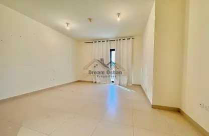 Apartment - 2 Bedrooms - 3 Bathrooms for rent in Al Nokhadha Building - Al Jaddaf - Dubai