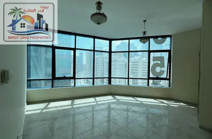 Apartment - 3 Bedrooms - 3 Bathrooms for rent in Al Khan Corniche - Al Khan - Sharjah