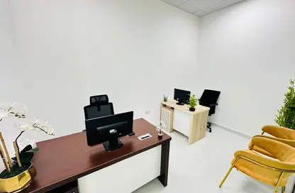 Office Space - Studio - 1 Bathroom for rent in Red Avenue - Al Garhoud - Dubai