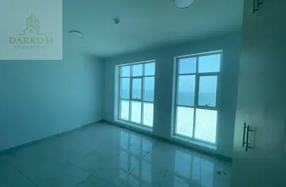 شقة - 2 غرف نوم - 2 حمامات للايجار في برج الكورنيش - طريق كورنيش عجمان - عجمان