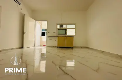 Apartment - Studio - 1 Bathroom for rent in Al Mushrif - Abu Dhabi