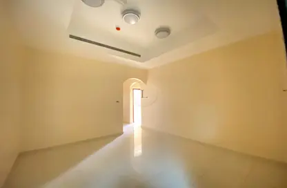 Apartment - 3 Bedrooms - 3 Bathrooms for rent in Asharej - Al Ain
