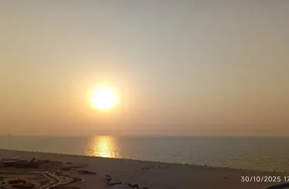 شقة - 3 غرف نوم - 3 حمامات للايجار في مساكن كورنيش عجمان - طريق كورنيش عجمان - عجمان