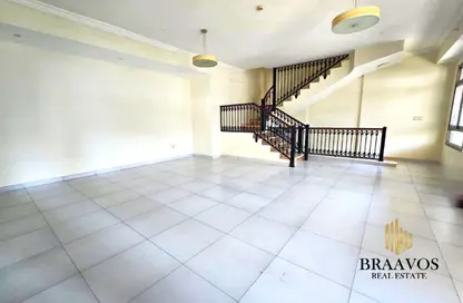 شقة - 2 غرف نوم - 4 حمامات للايجار في بناية الوليد - الضاحية 13 - قرية الجميرا سركل - دبي