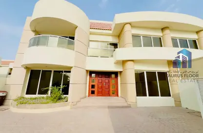 Villa - 4 Bedrooms - 5 Bathrooms for rent in Jumeirah 1 Villas - Jumeirah 1 - Jumeirah - Dubai