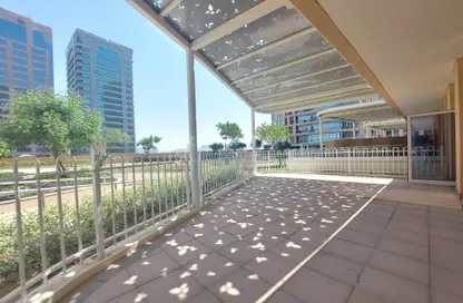 شقة - 3 غرف نوم - 4 حمامات للايجار في يونايتد سكوير - الخالدية - أبوظبي