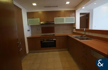 Apartment - 3 Bedrooms - 3 Bathrooms for rent in Marina Residences 4 - Marina Residences - Palm Jumeirah - Dubai